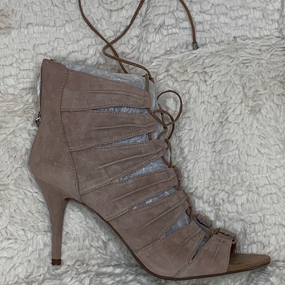 Jessica Simpson Heels😍